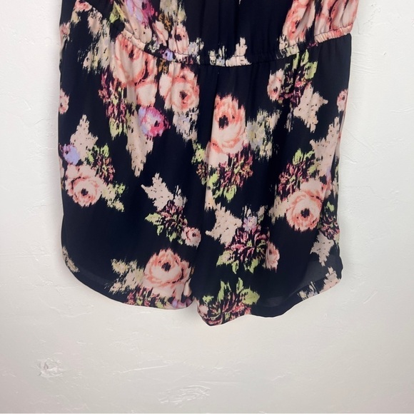 DR2 by Daniel Rainn Navy Floral Romper medium - Picture 9 of 10